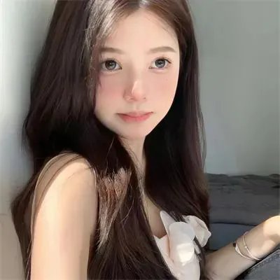 追梦的黎族女娃娃